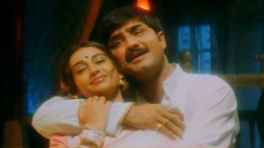 Adhi Needhani Edhi Naadhani Song Lyrics