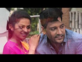 Paathum Paakkaama Song Lyrics