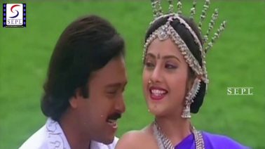 Mundhaanai Saelai Song Lyrics