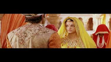 Muzhumathi Song Lyrics
