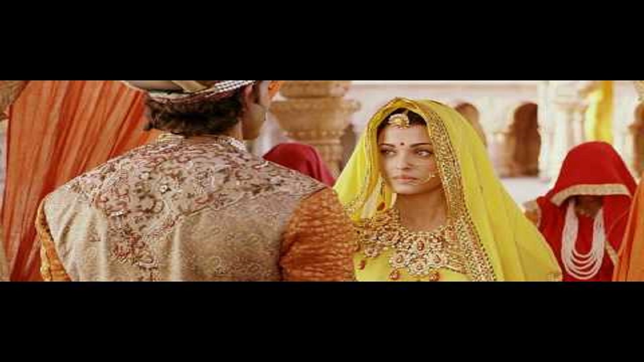 Muzhumathi Song Lyrics image