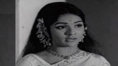 Yedhivilo Virisina Paarijaathamo Song Lyrics