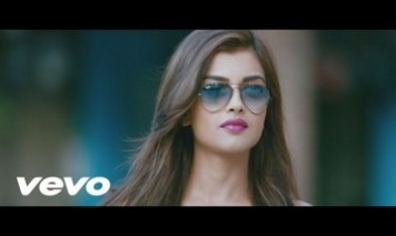 Athana Azhagayum Song Lyrics