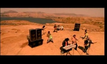 Kyun Woh Raaton Se Nindein Churaati Hai Kyun Song Lyrics