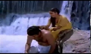 Manasu Mayangum Song Lyrics