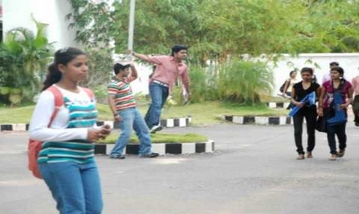 Muzhu Nilavu Ondru Song Lyrics image