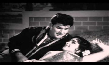 Naan Malarodu Thaniyaaga Song Lyrics image