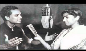 Sitaaron Chaand Se Kah Do Bas Itani Baat Dhire Se Song Lyrics image
