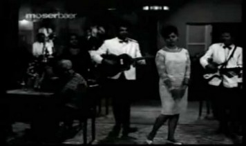 Tarsi Hui Nazar Se Na Song Lyrics