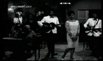 Tarsi Hui Nazar Se Na Song Lyrics image